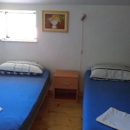 Elinor 2 Apartment