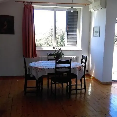 Elinor 2 Apartment *