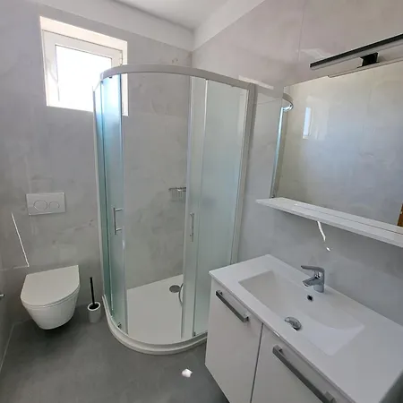 Elinor 2 Apartman *
