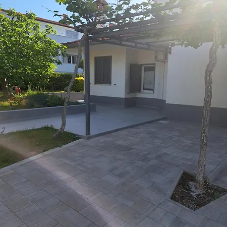 Elinor 2 Apartament