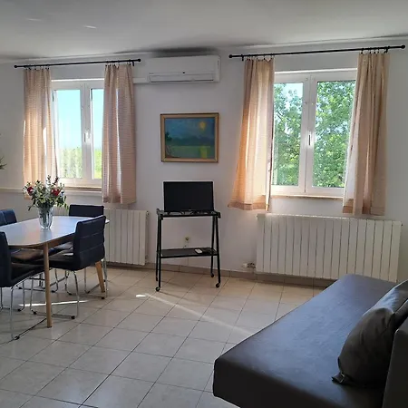 Apartament Elinor 2 *